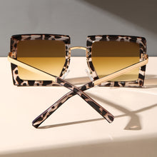 Load image into Gallery viewer, A Pair of Stylish Square-Frame Women&#39;s Glasses
